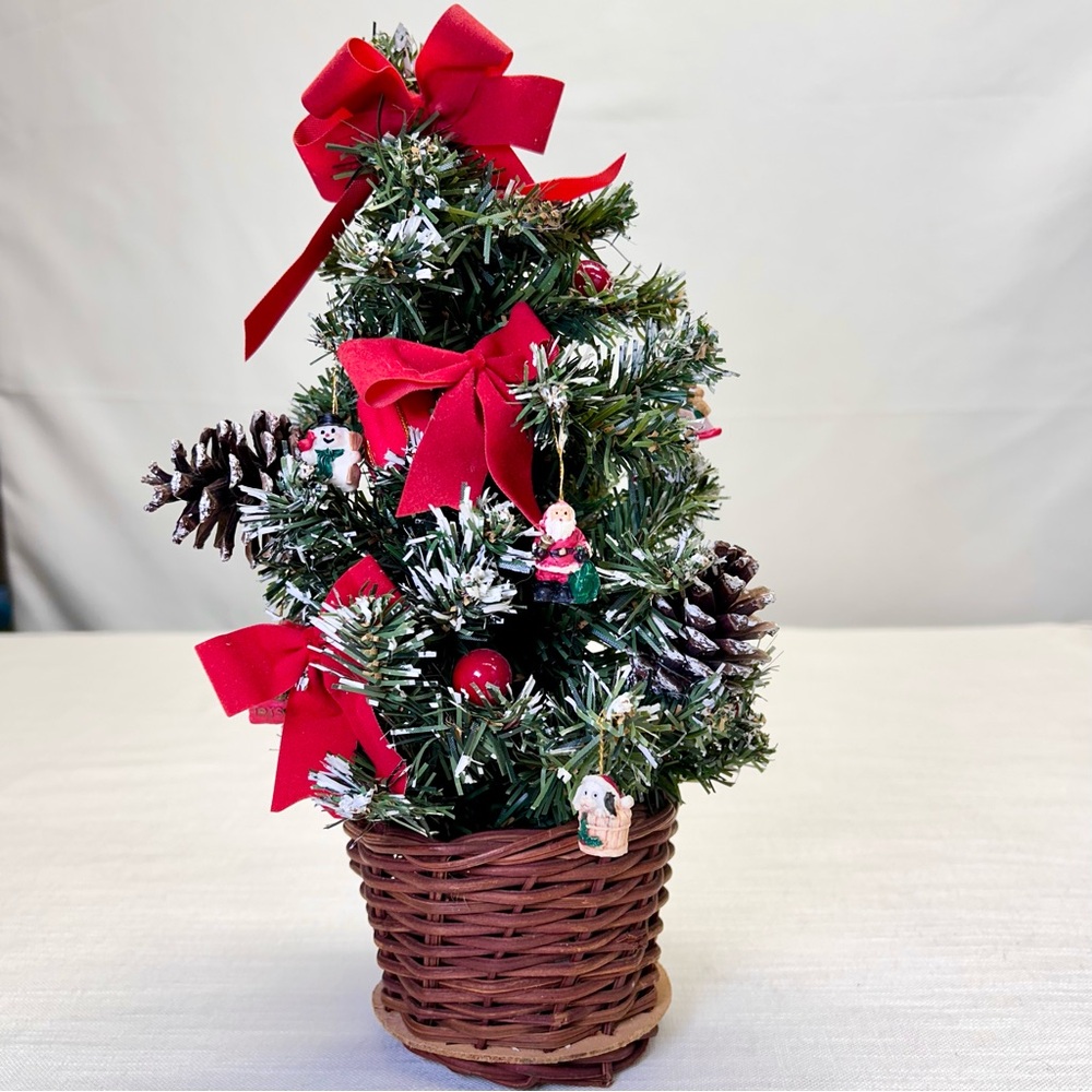 VTG Christmas Tree In Basket 11” & Miniature Porcelain Ornaments Pine Cones Bows